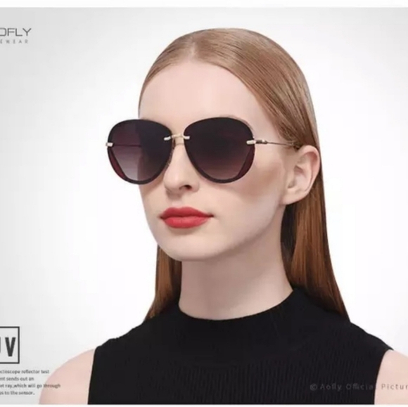 Women’s Sunglasses - Picture 2 of 2